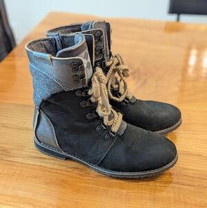 Columbia Black and Gray Women's Boots, Size 8.5